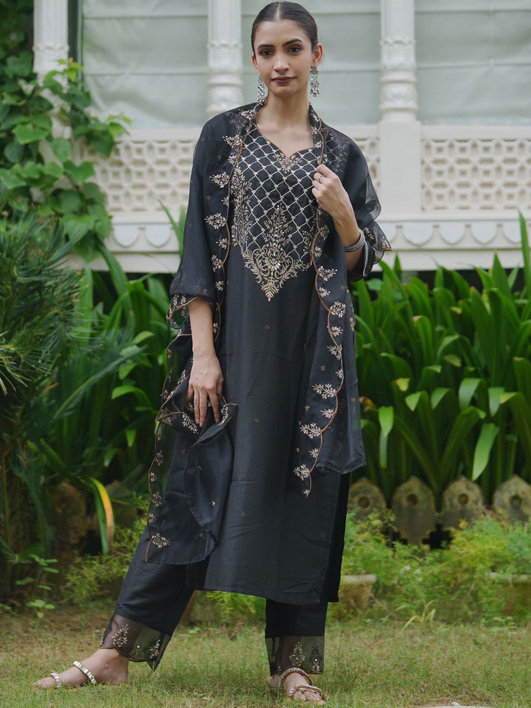 Floral Embroidered Thread Work Liva Kurta with Trousers & Dupatta