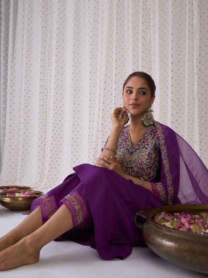 Dhiyona IE Floral Embroidered V-Neck Liva Kurta with Trousers & Dupatta