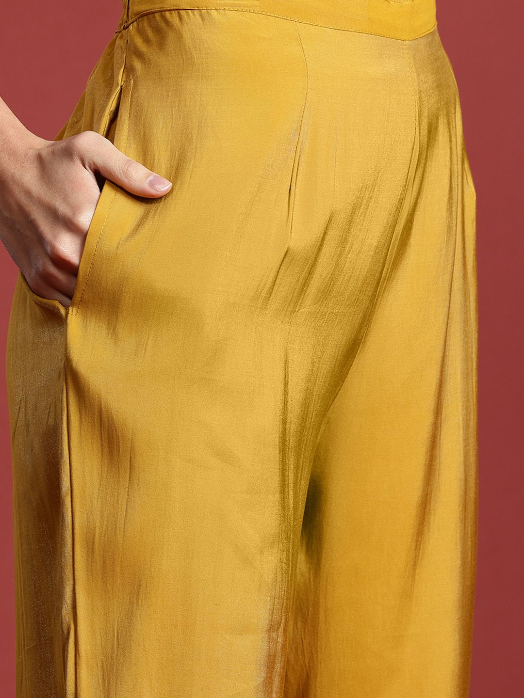 Women Floral Embroidered Kurta with Trousers & With Dupatta