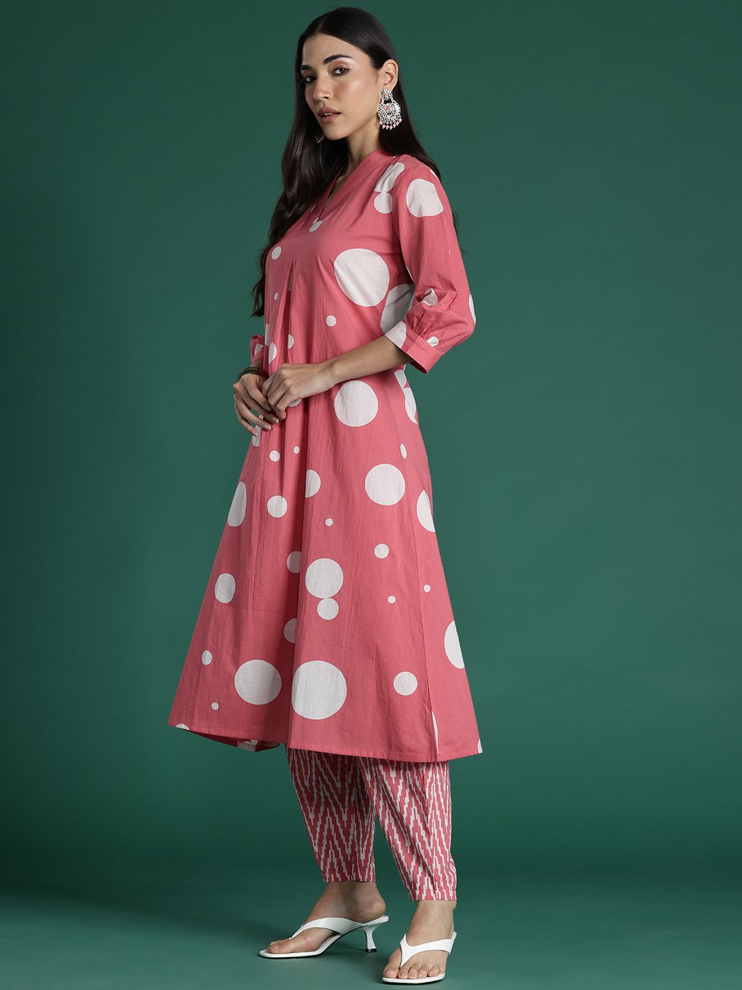 Dhiyona IE Women Printed Pleated Pure Cotton Kurta with Trousers