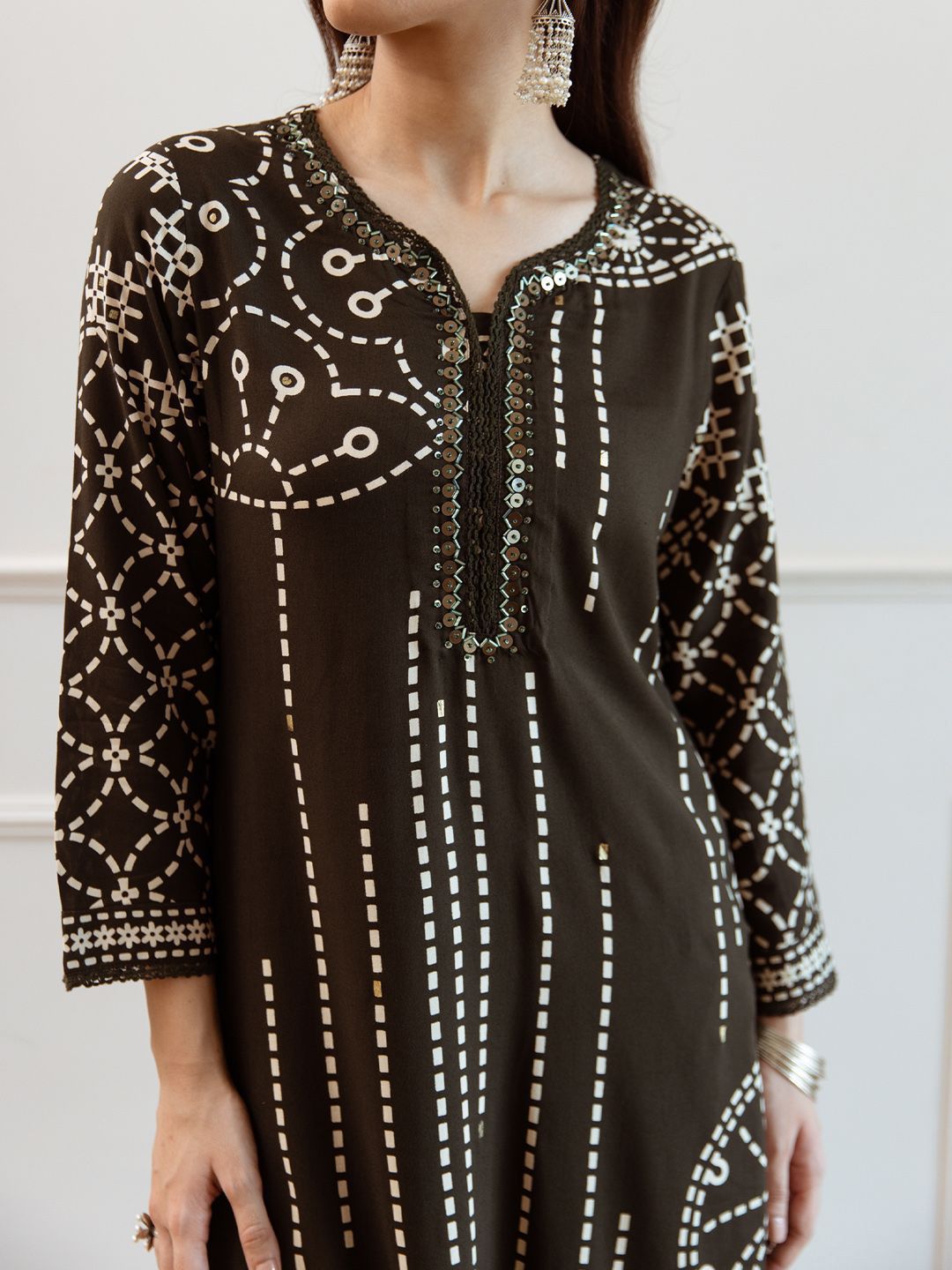 Women Printed Regular Beads and Stones Kurta with Trousers