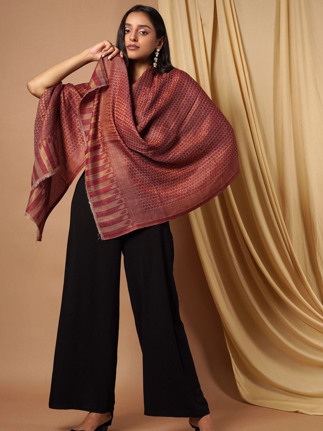 Dhiyona PA Women Red Paisley & Floral Pattern Shawl