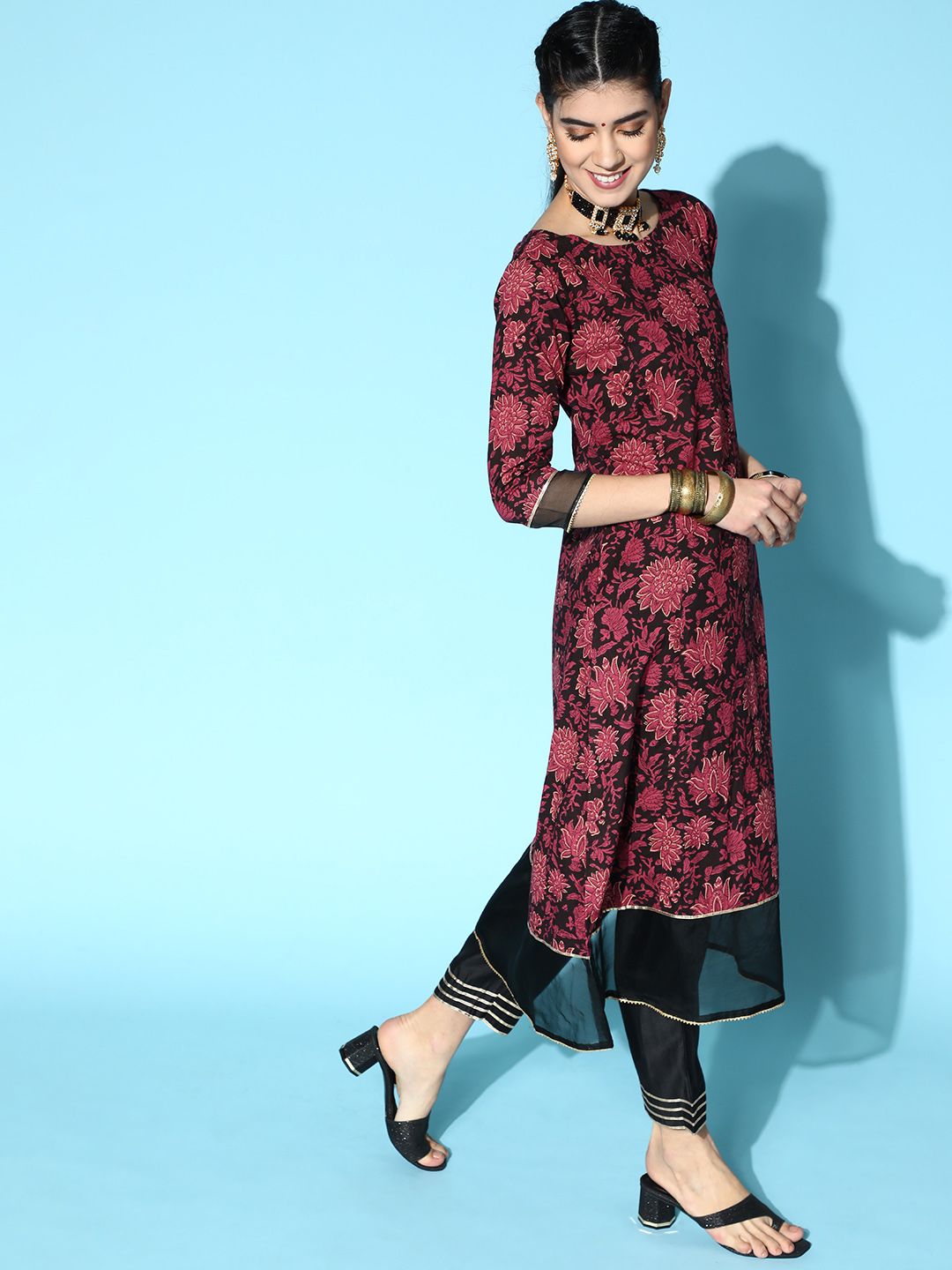 Dhiyona IE Cotton Blend Romantic Florals Kurta Set