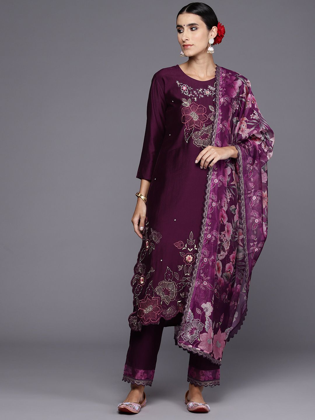 Dhiyona IE Women Floral Embroidered Regular Beads and Stones Kurta with Trousers & Dupatta