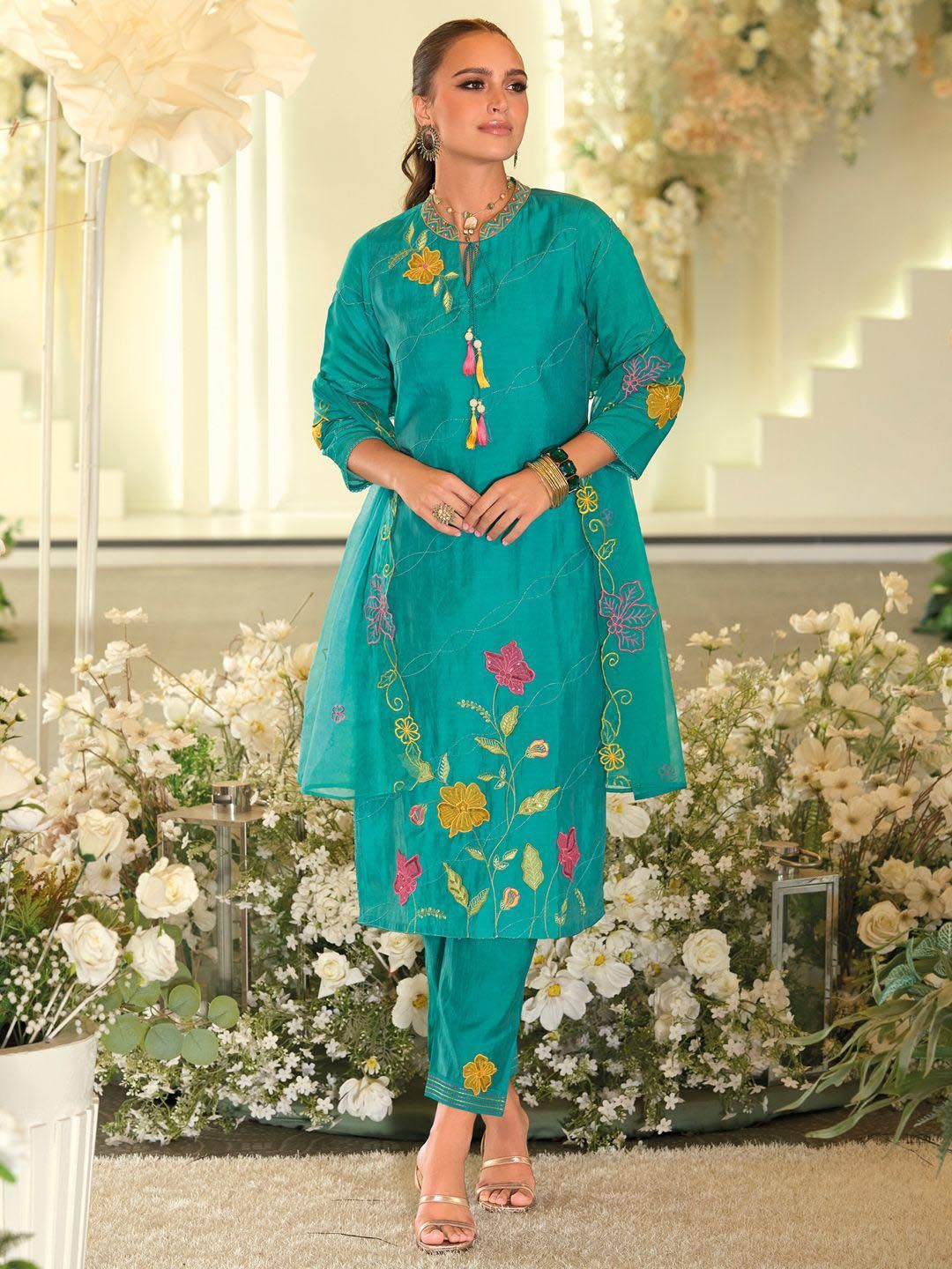 Women Floral Embroidered Regular Thread Work Kurta with Trousers & With Dupatta