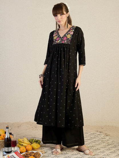 Dhiyona IE Women Embroidered Thread Work Pure Cotton Kurta with Trousers