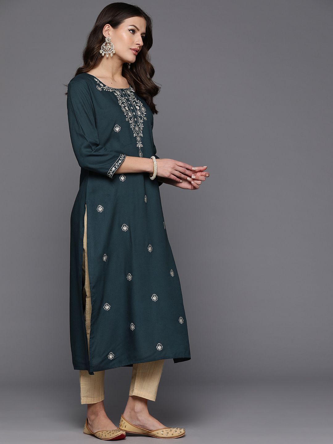 Dhiyona IE Women Floral Embroidered Sequinned Kurta