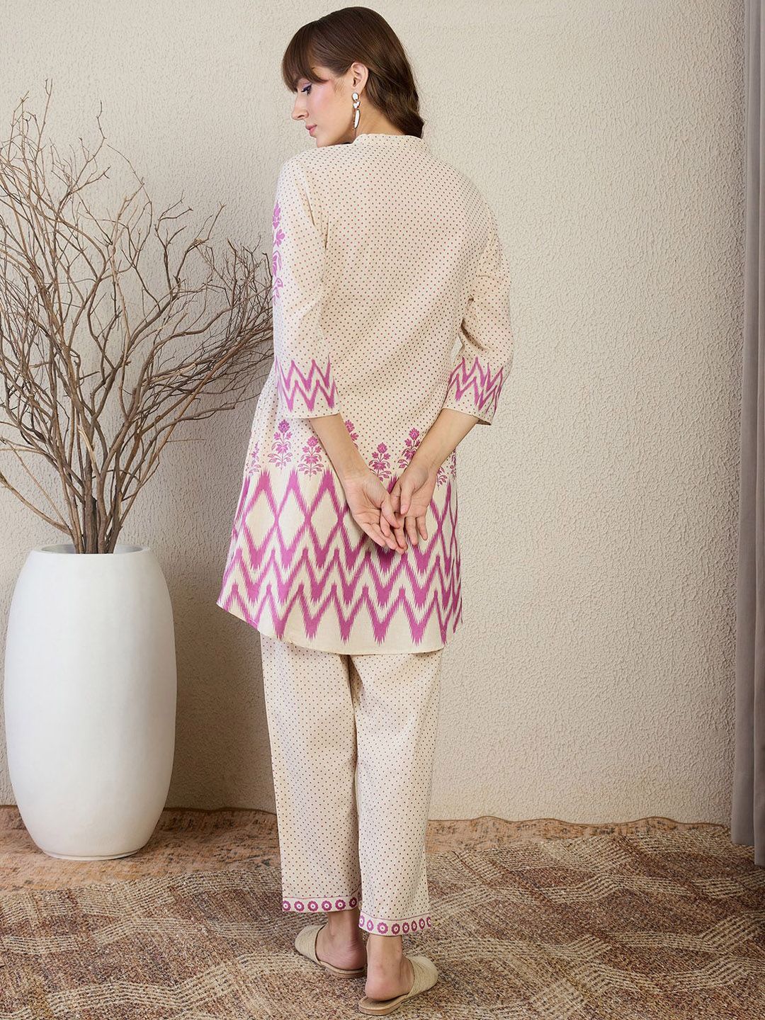 Floral Printed Mandarin Collar Straight Kurta With Trousers