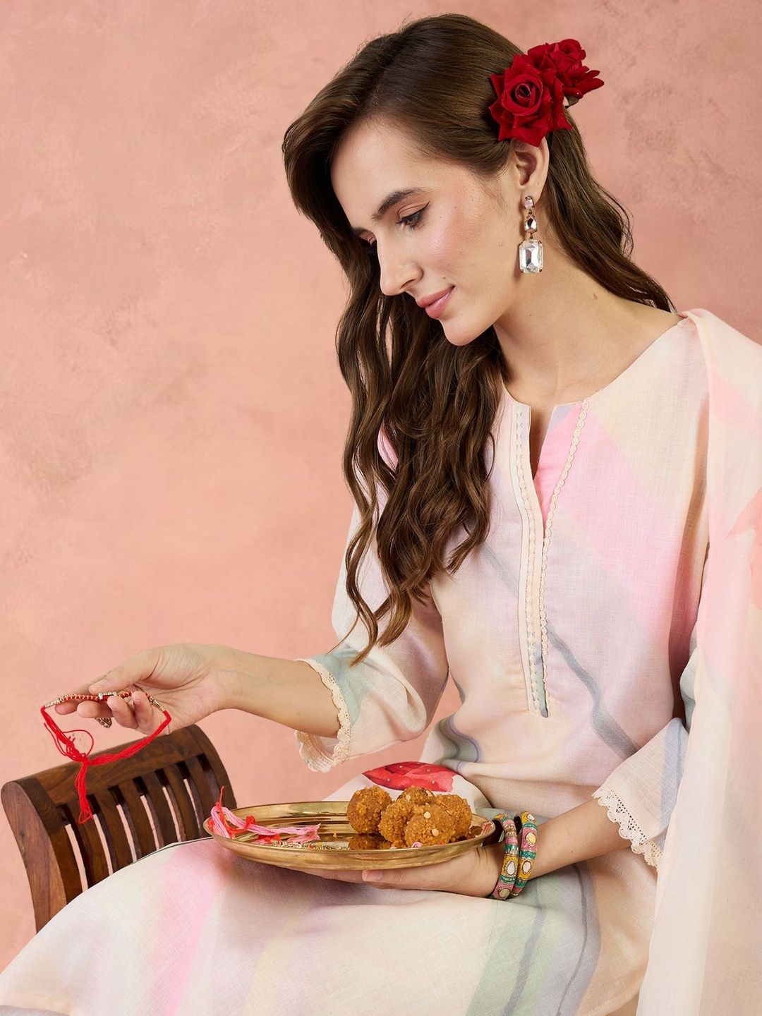 Women Floral Printed Regular Linen Kurta with Trousers & With Dupatta