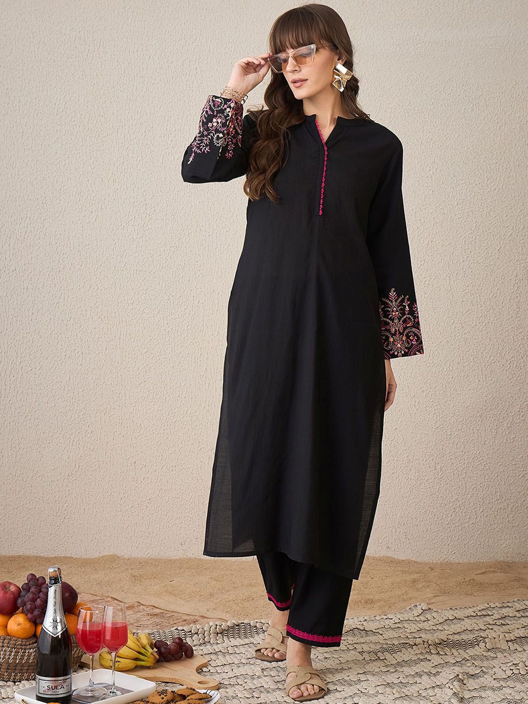 Dhiyona IE Floral Embroidered Mandarin Collar Straight Tunic And Trousers