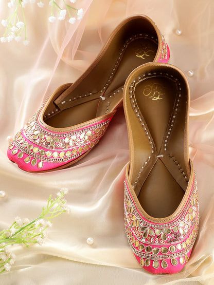 Dhiyona HOP Women Ethnic Embellished Mojaris