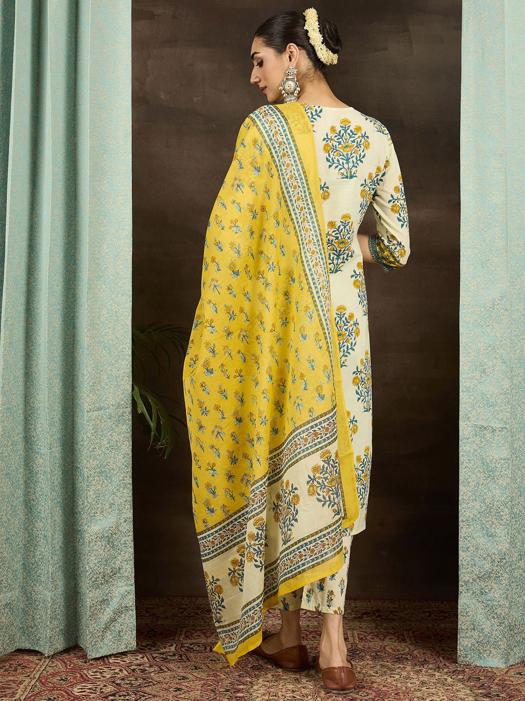 Dhiyona IE Women Floral Printed Cotton Kurta with Pyjama & Dupatta