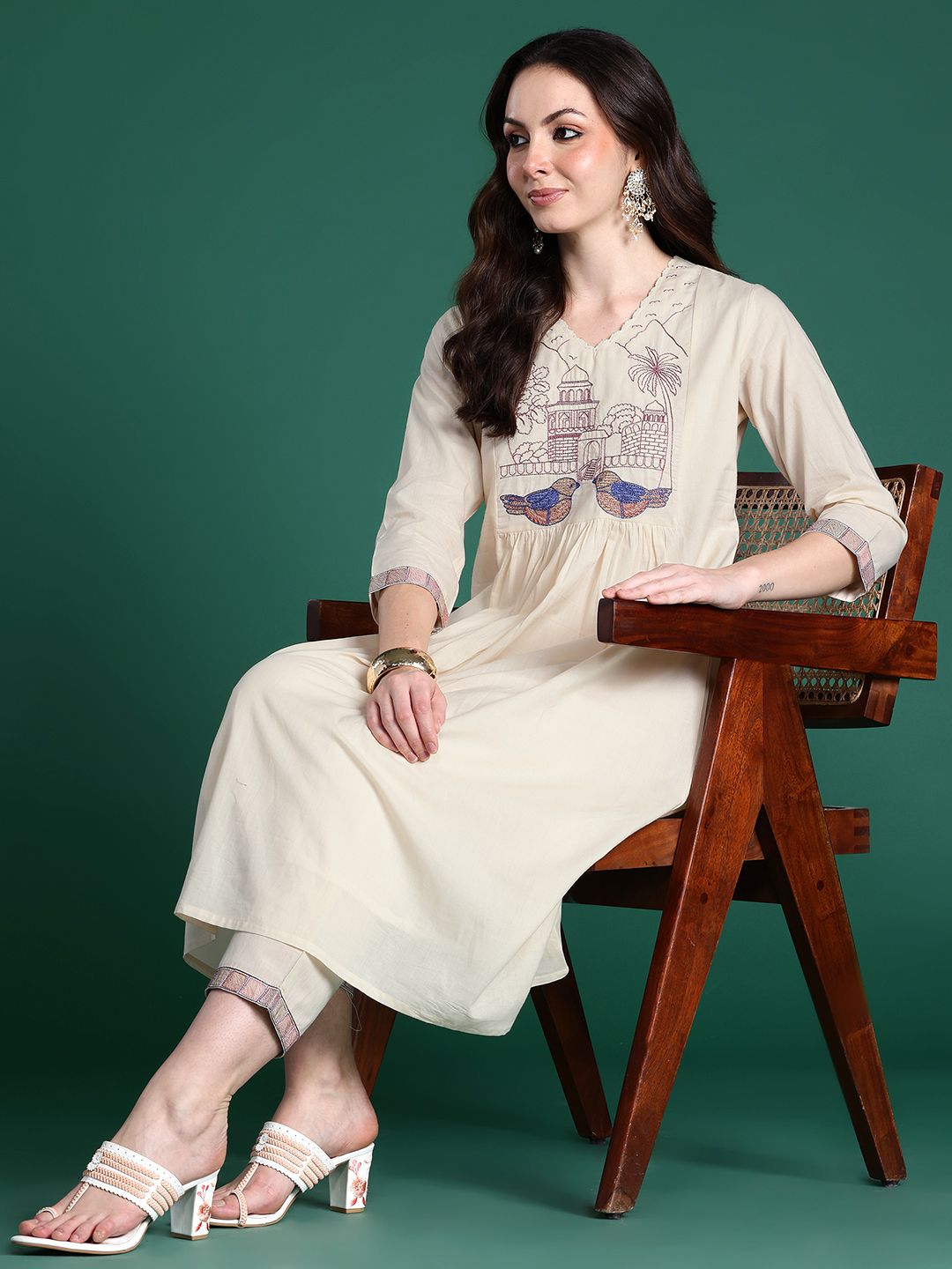 Dhiyona IE Embroidered Panelled Thread Work Kurta with Trousers
