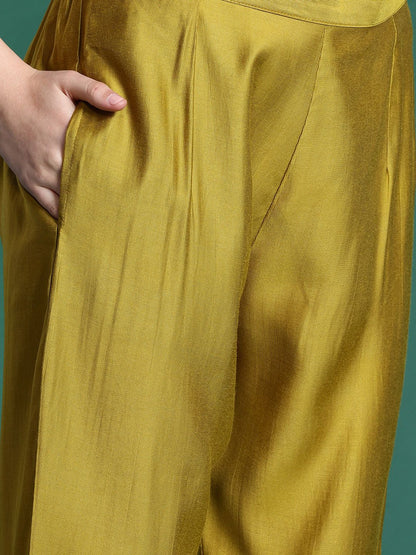 Floral Yoke Design Thread Work Liva Kurta With Trousers