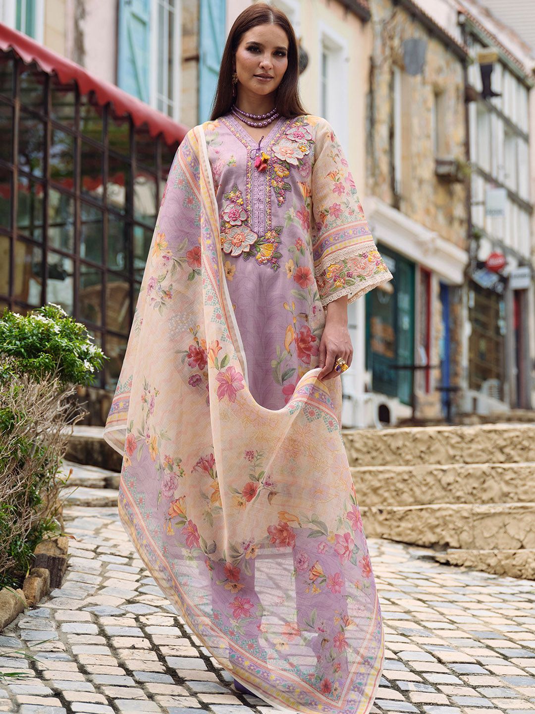 Floral Embroidered Beads and Stones Linen Kurta with Trousers & Dupatta