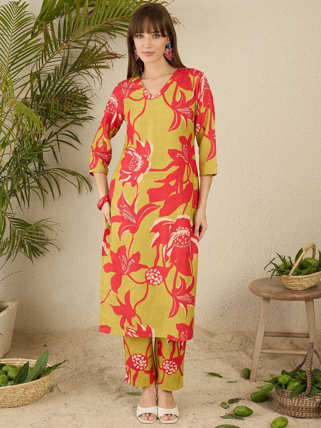 Dhiyona IE Women Floral Printed Regular Kurta with Trousers