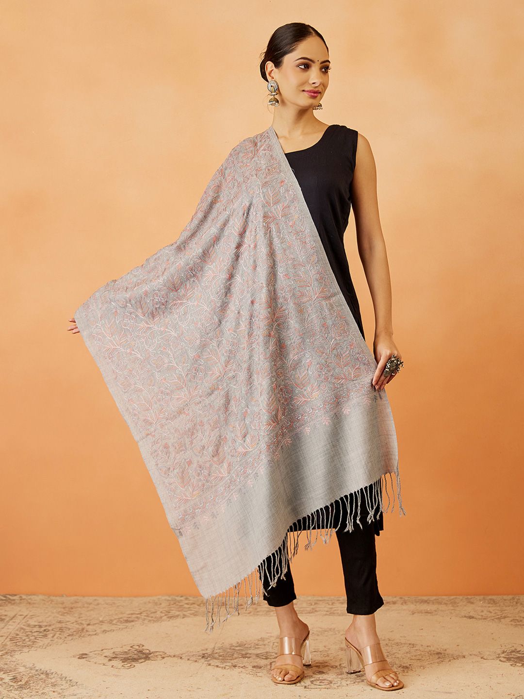 Dhiyona PA Women Floral Embroidered Shawl