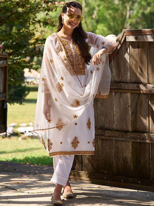 Dhiyona IE Round Neck Floral Embroidered Regular Thread Work Kurta Set