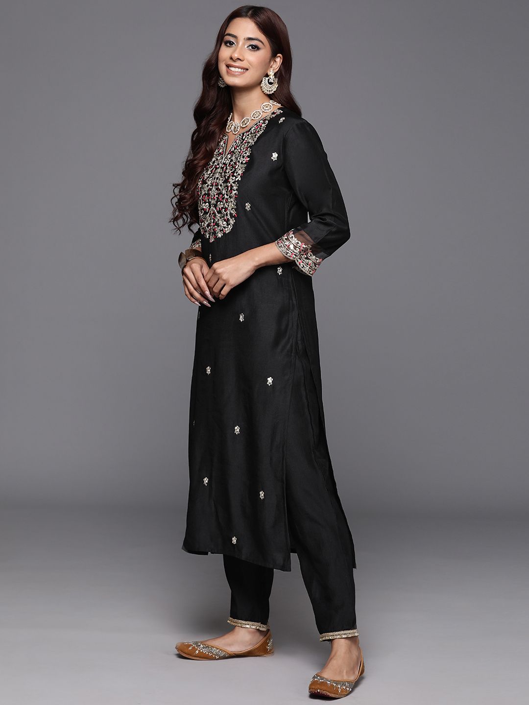 Dhiyona IE Floral Embroidered Regular Sequinned Liva Kurta with Trousers & Dupatta