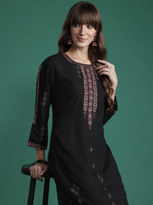 Ethnic Motifs Embroidered Thread Work Kurta with Trousers