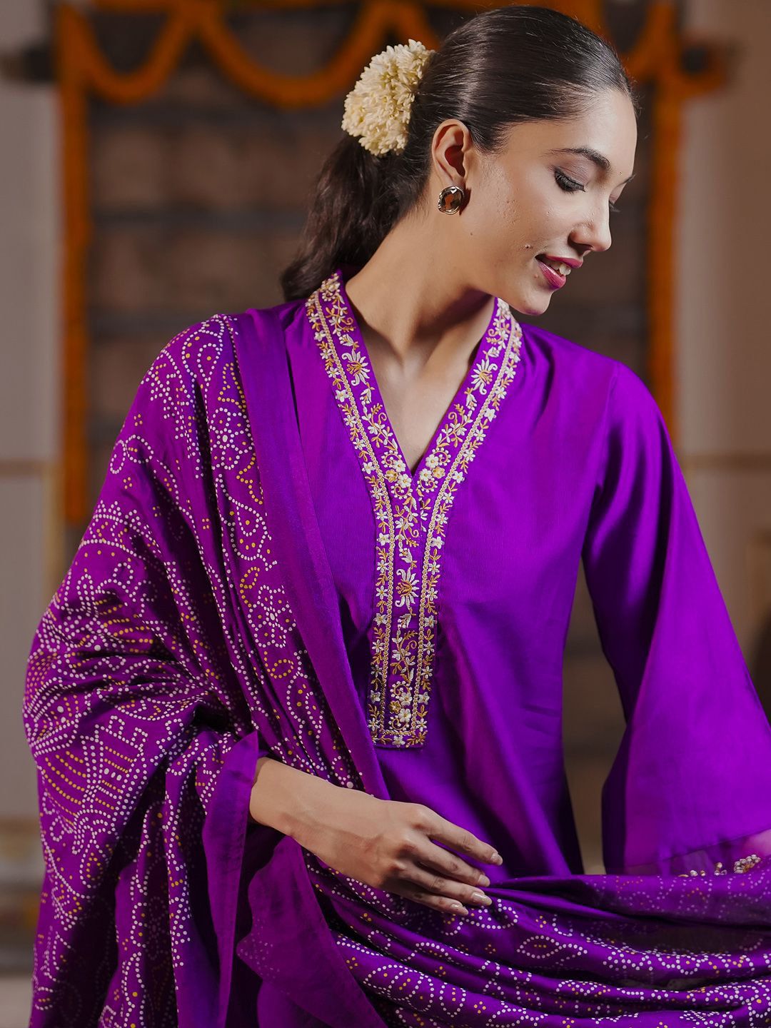 Dhiyona IE Floral Embroidered Thread Work Liva Straight Kurta With Trousers & Dupatta
