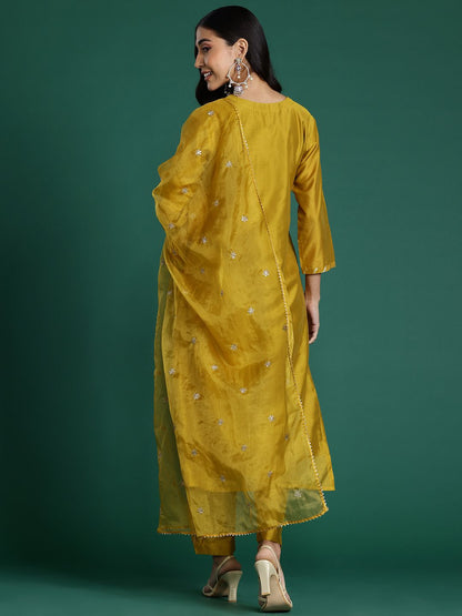 Dhiyona IE Women Leheriya Embroidered Sequinned Chanderi Silk Kurta With Trousers & Dupatta