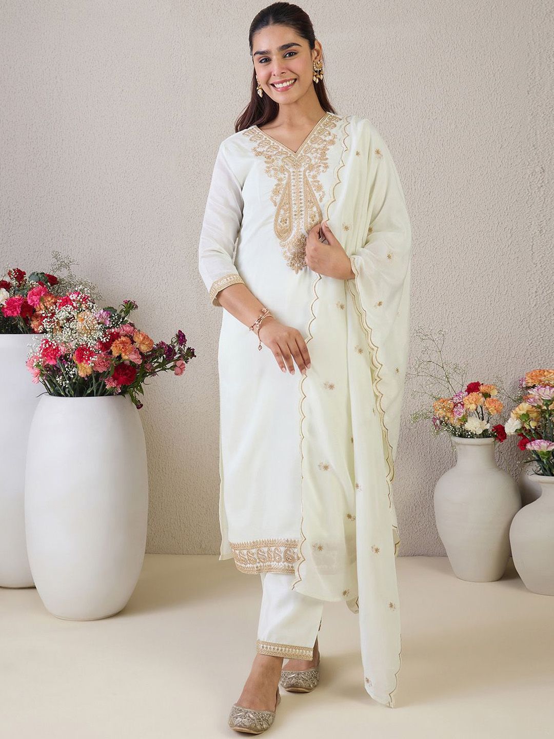 Dhiyona IE Women Paisley Embroidered Regular Kurta with Trousers & With Dupatta