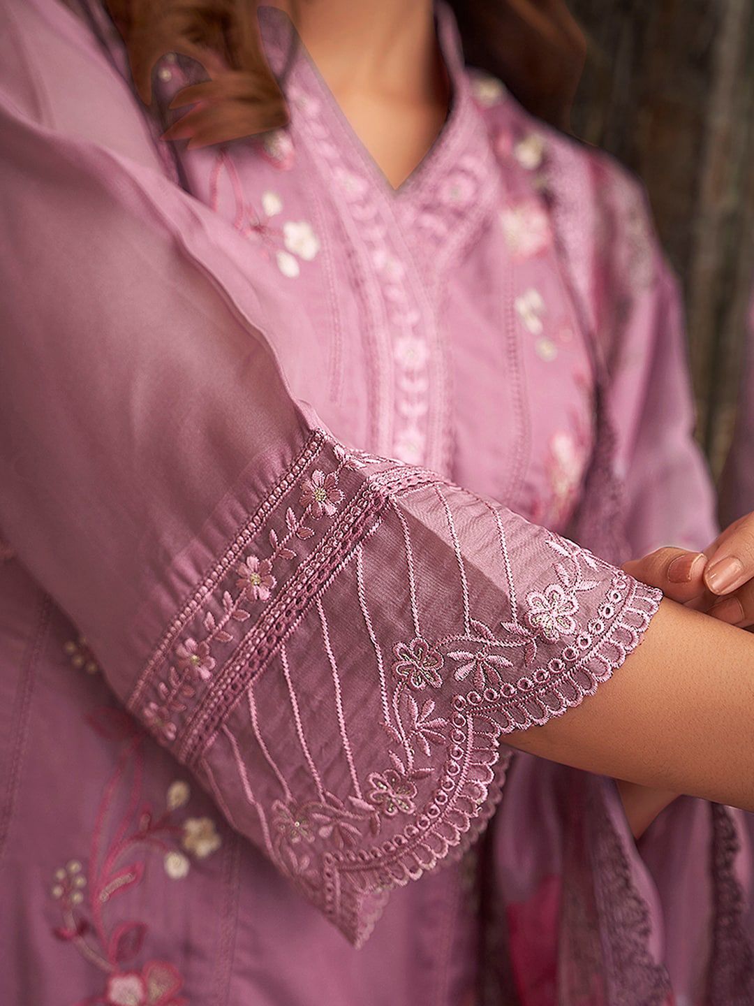 Floral Embroidered Regular Thread Work Kurta With Trousers & Dupatta