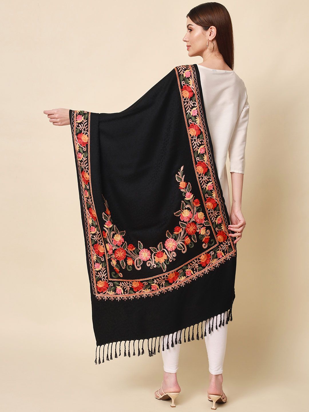 Dhiyona PA Women Black Floral Embroidered Shawl