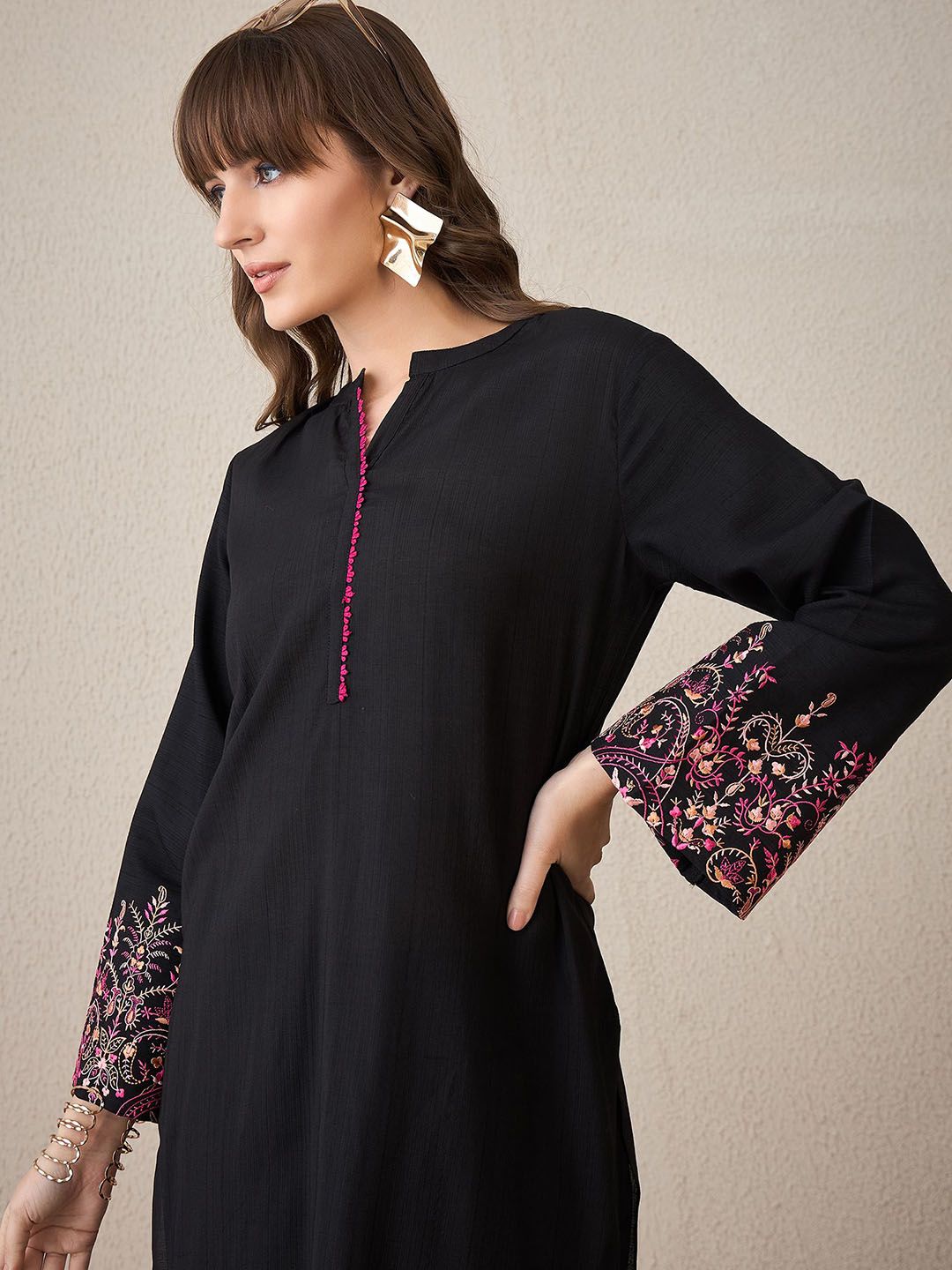 Dhiyona IE Floral Embroidered Mandarin Collar Straight Tunic And Trousers