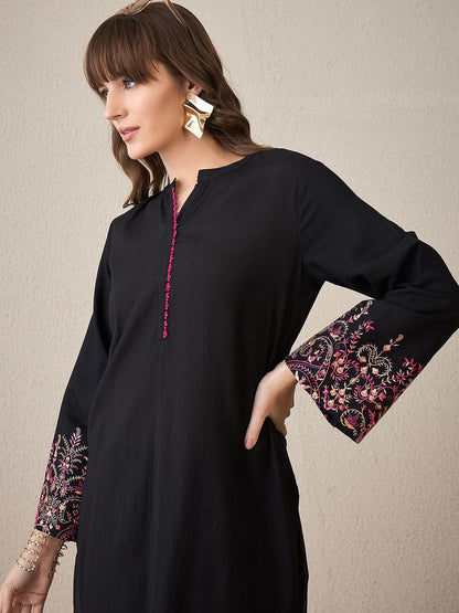 Dhiyona IE Floral Embroidered Mandarin Collar Straight Tunic And Trousers