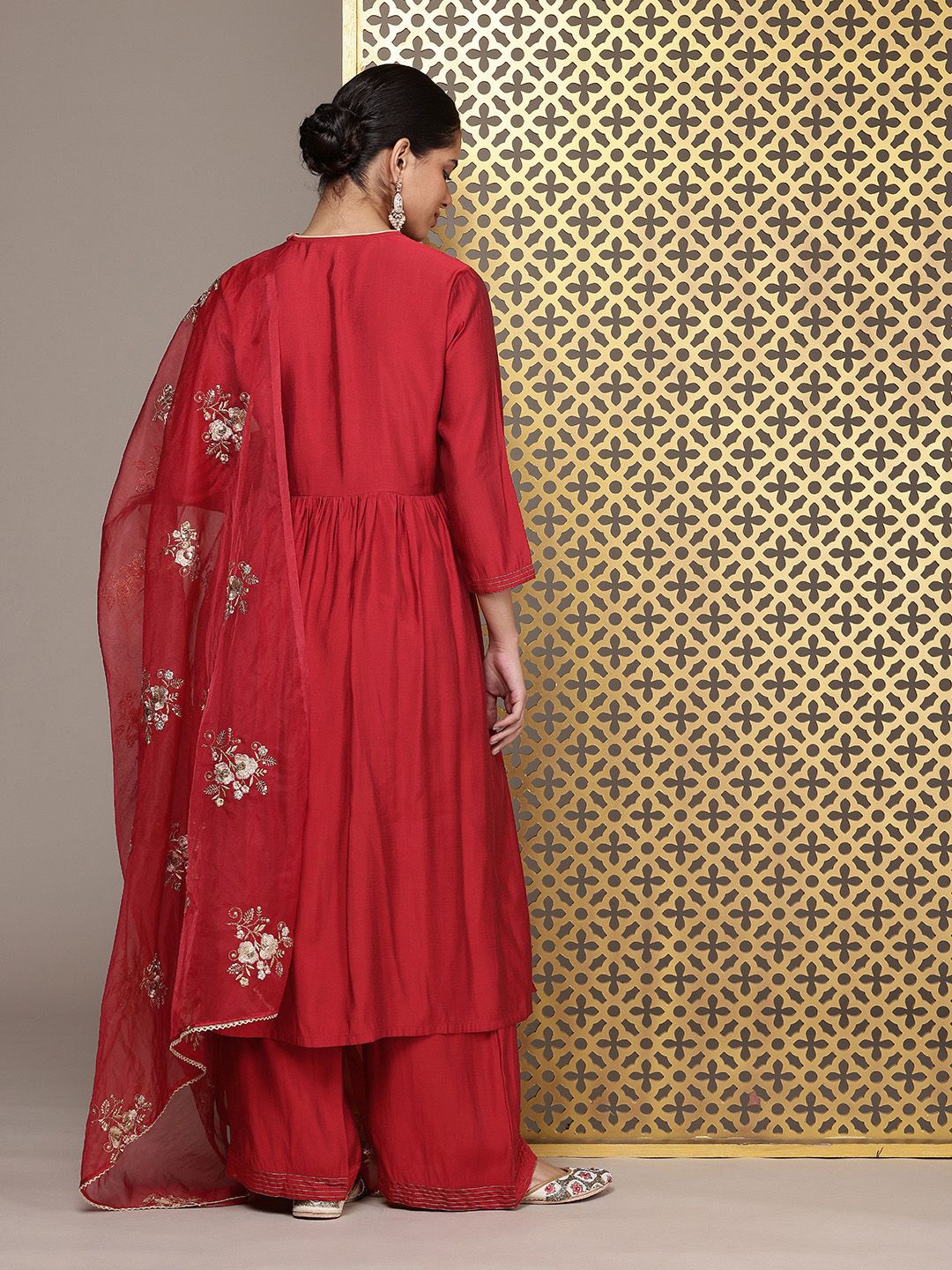 Dhiyona PD Women Yoke Design Thread Work Jashn Kurta & Palazzos With Dupatta