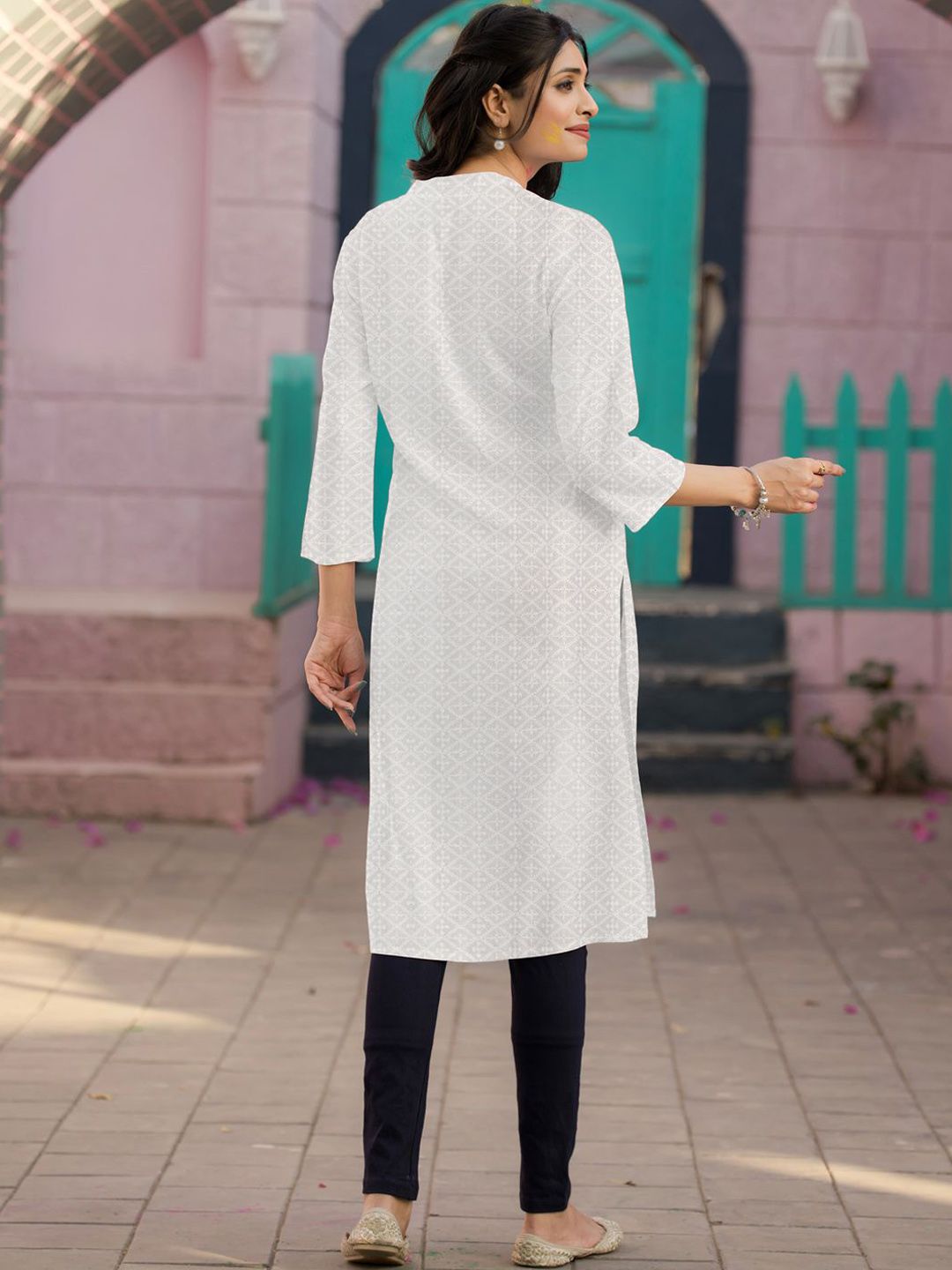 Dhiyona IE Women Geometric Embroidered Sequinned Kurta