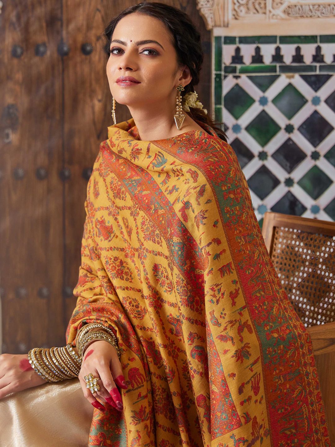 Dhiyona PA Women Paisley Woven Design Shawl