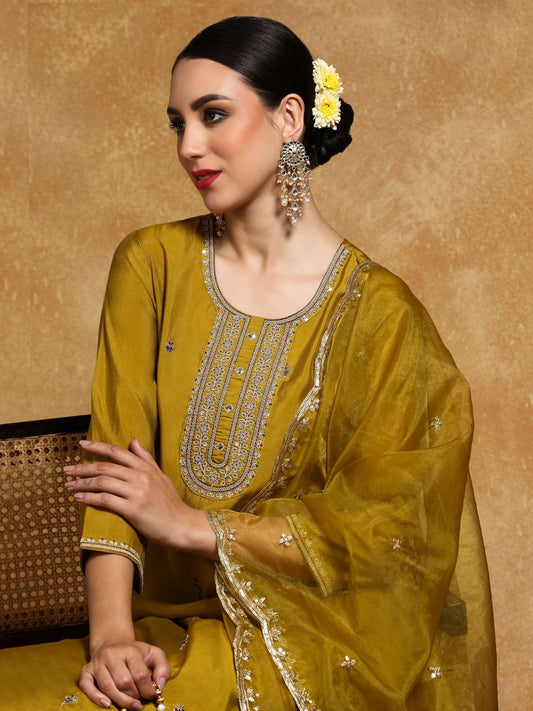 Dhiyona VA Women'sFloral Embroidered Zari Straight Kurta With Trousers And Dupatta