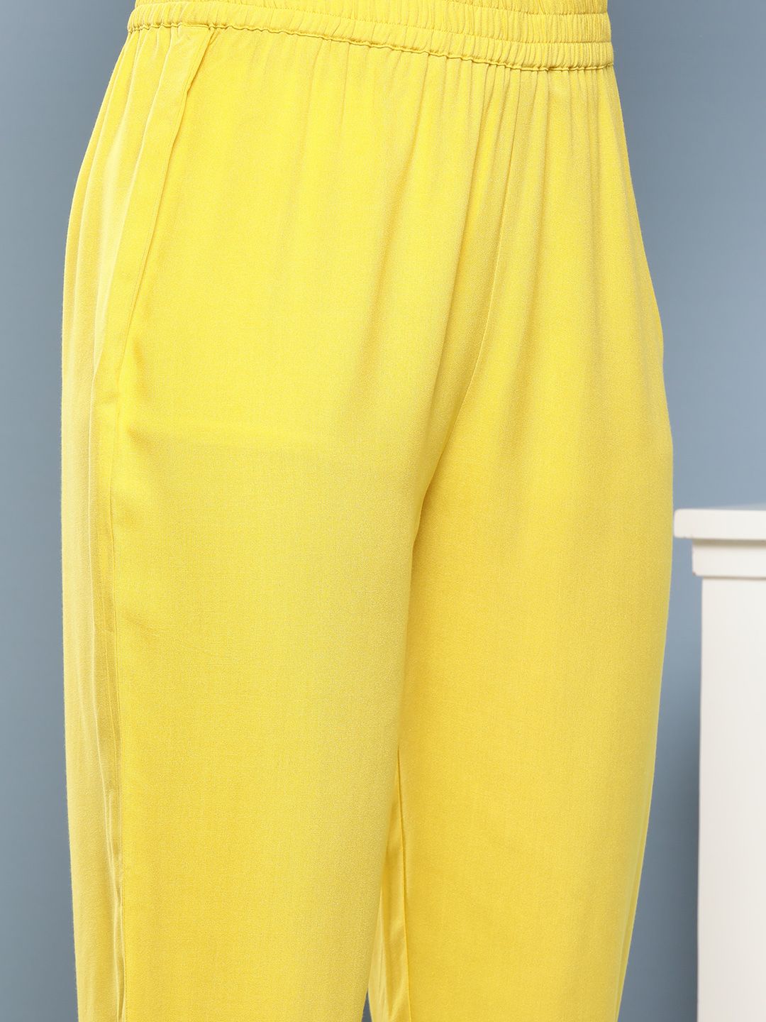 Dhiyona VA Women'sFloral Printed Thread Work Kurta with Trousers & Dupatta