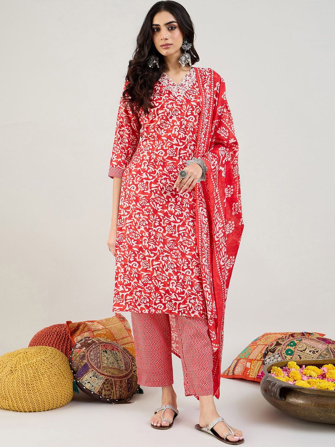 Floral Printed Straight Kurta With Trousers & Dupatta
