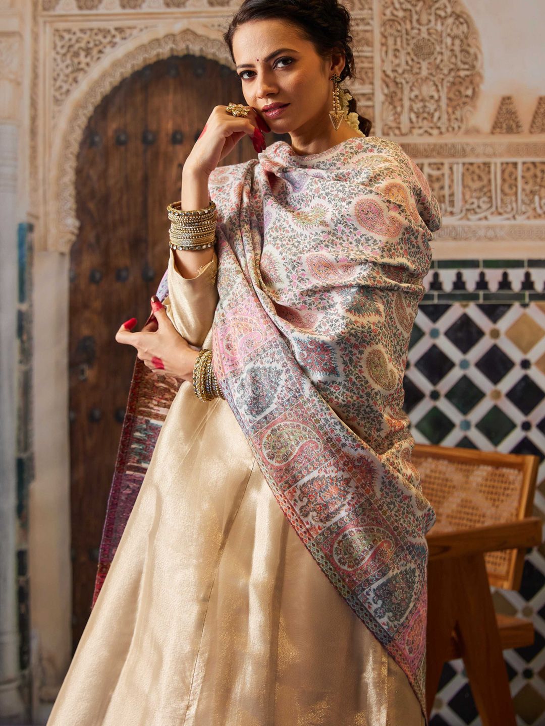 Dhiyona PA Women Paisley Woven Design Shawl