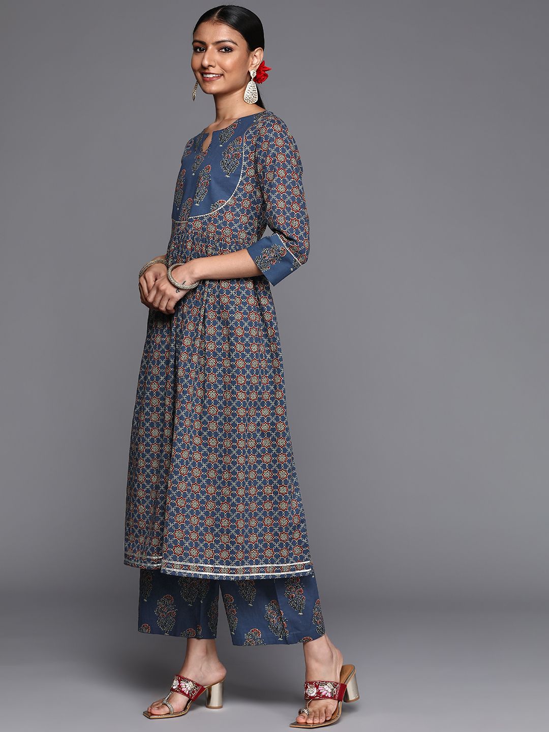 Dhiyona VA Women's Blue Ethnic Motifs Printed Pure Cotton Kurta with Trousers & Dupatta