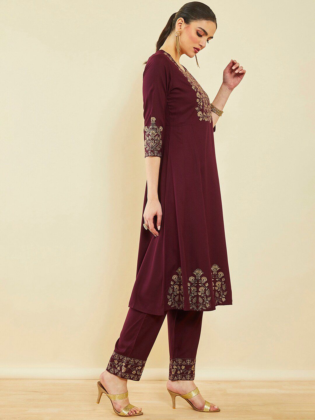 Dhiyona SO Women's Floral Embroidered Thread Work Kurta With Trousers