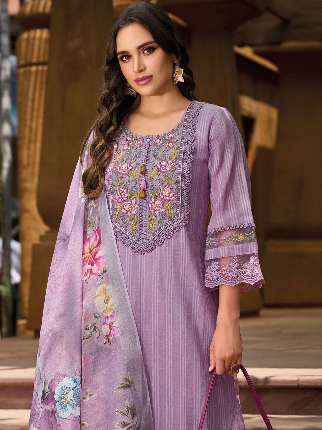 Dhiyona IE Women Floral Yoke Design Thread Work Linen Kurta with Trousers & With Dupatta