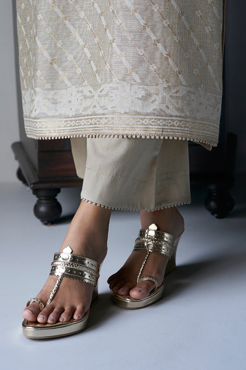 Women's Fog Beige Woven Viscose Chanderi Zari Kurta Suit Set With Delicate Embroidery Detailing