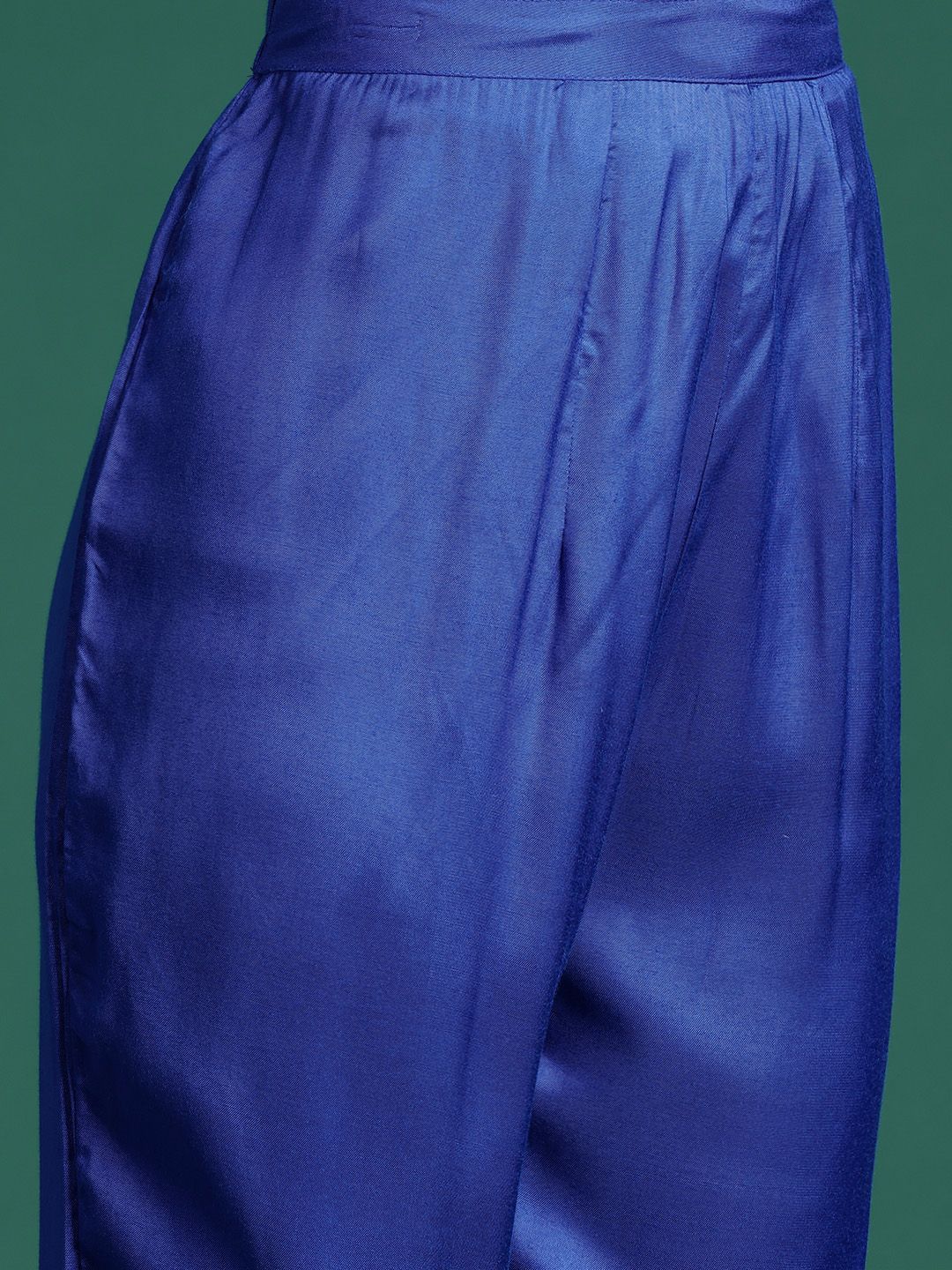 Women Leheriya Printed Regular Kurta With Trousers & Dupatta