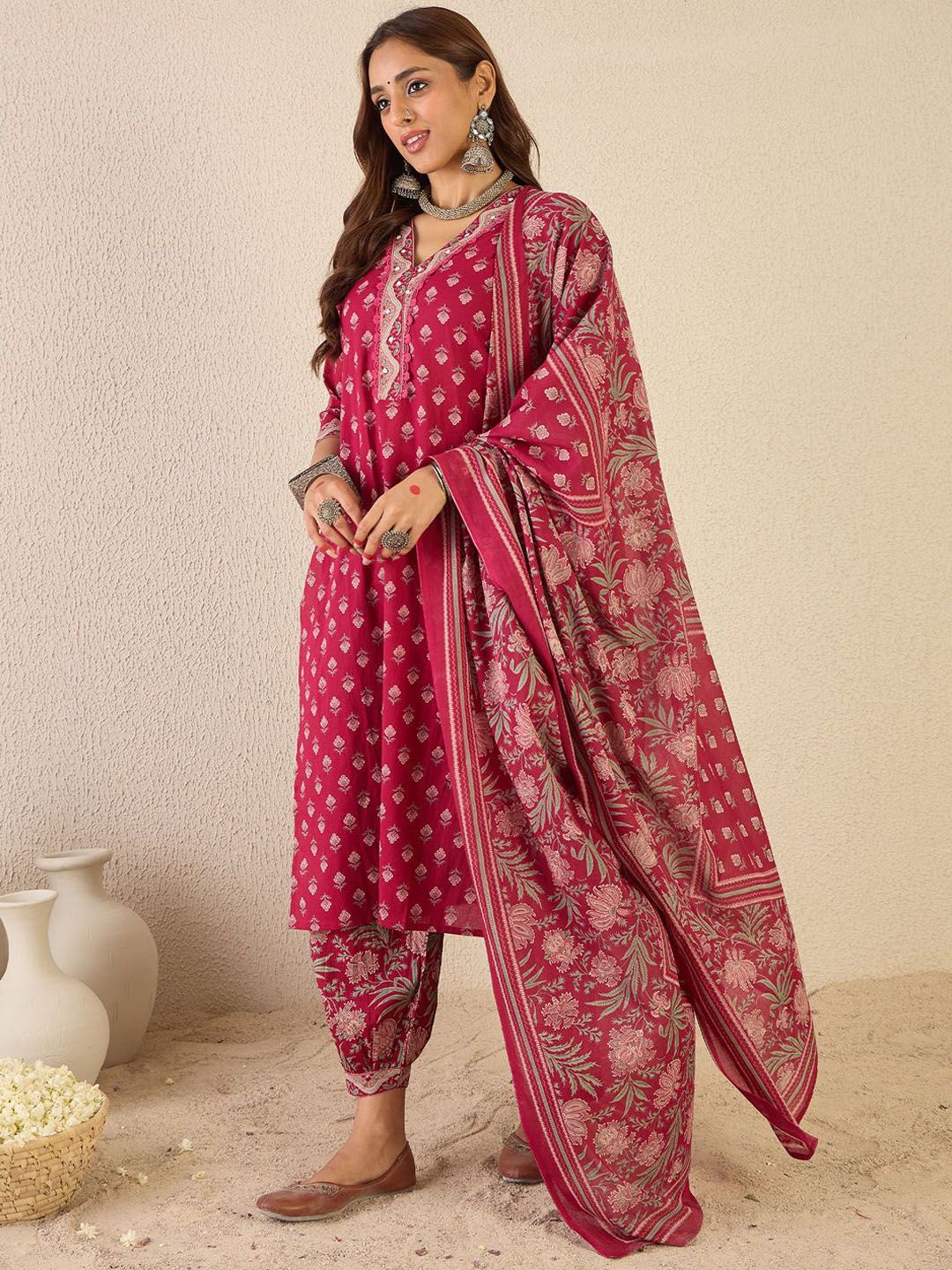 Dhiyona IE Women Floral Printed Regular V-Neck Kurta with Salwar & Dupatta