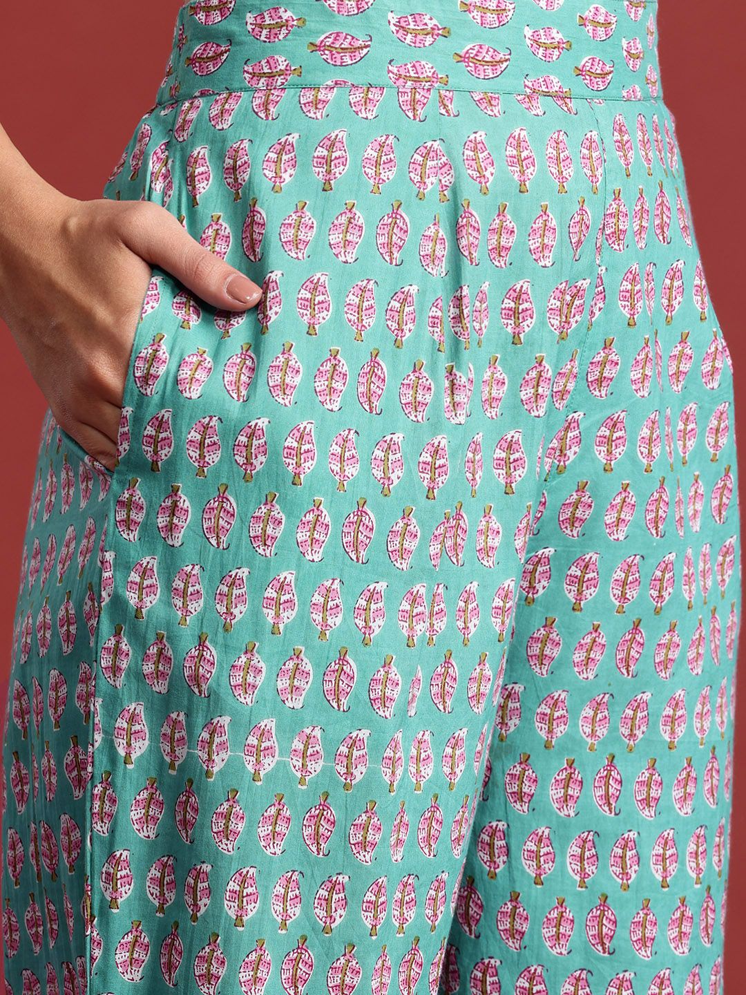 Dhiyona IE Women Floral Printed Empire Sequinned Pure Cotton Kurta With Trousers & Dupatta