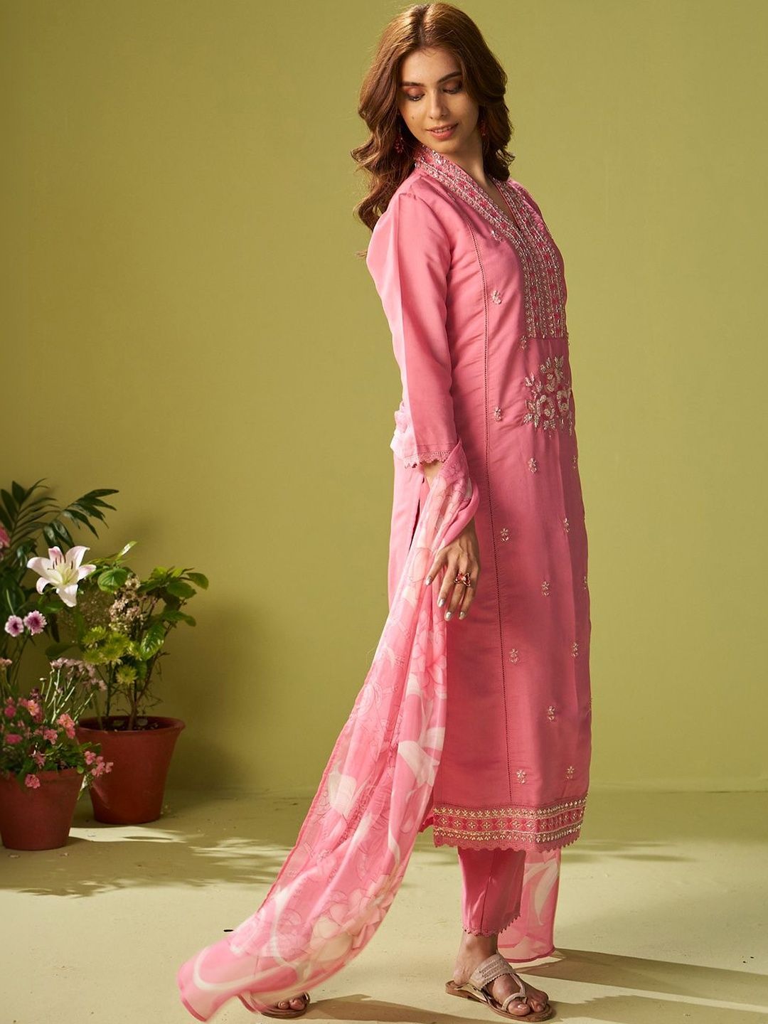 Women Floral Embroidered Regular Thread Work Kurta with Trousers & With Dupatta