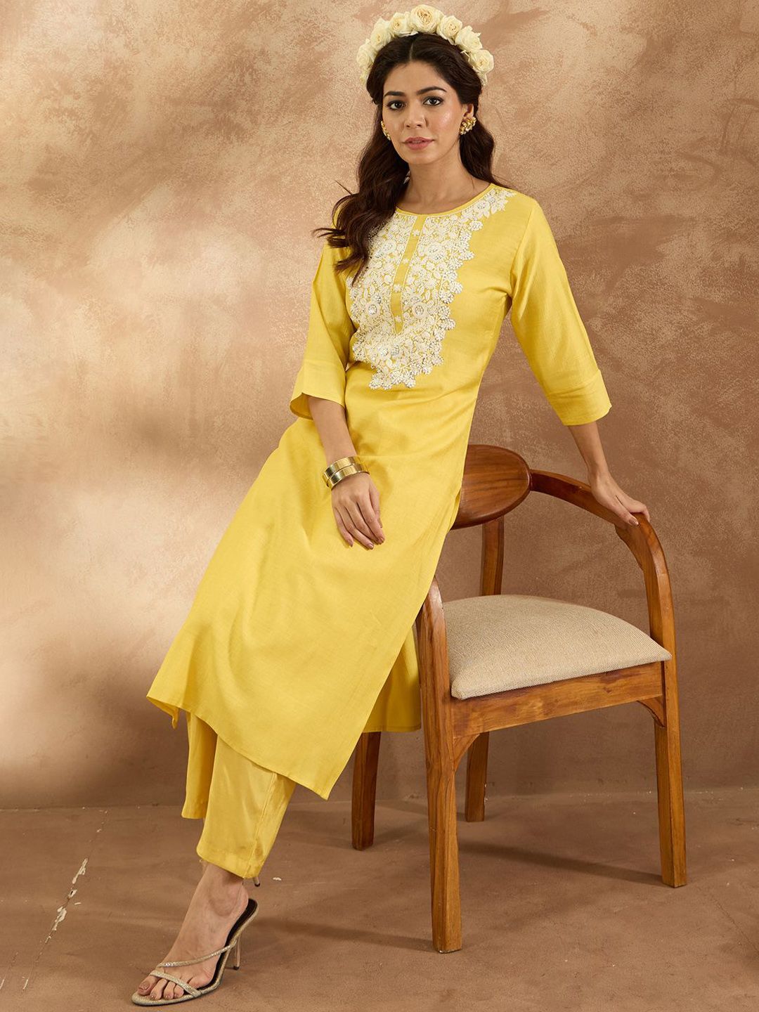 Dhiyona IE Women Ethnic Motifs Embroidered Regular Thread Work Kurta with Trousers