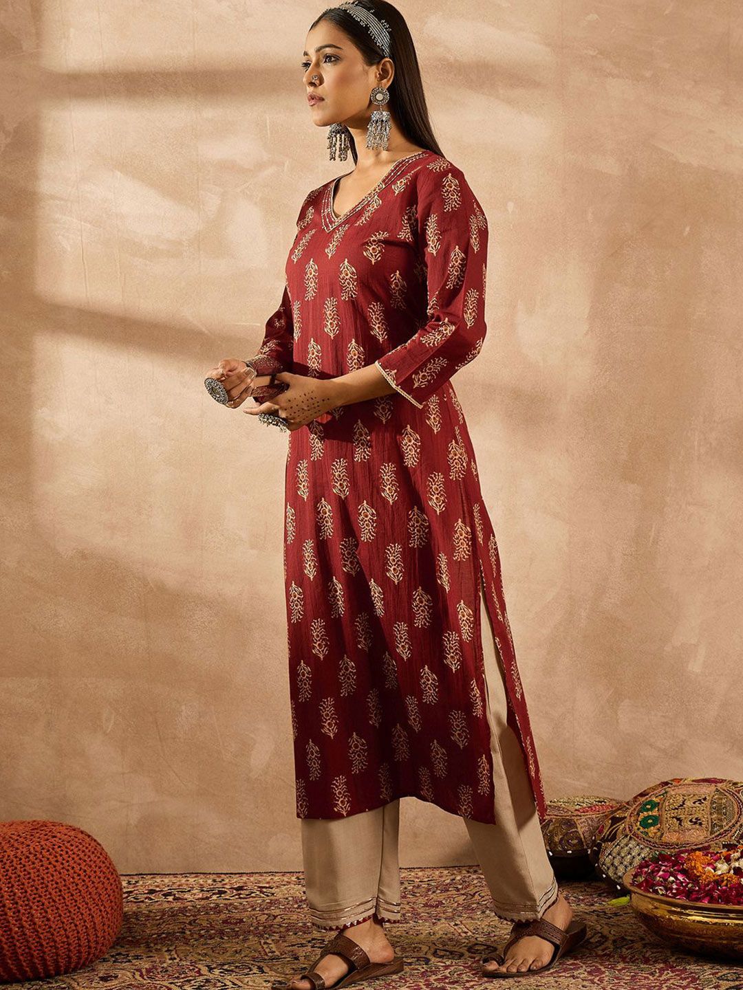 Dhiyona IE Floral Printed V-Neck Pure Cotton Thread Work Straight Kurta