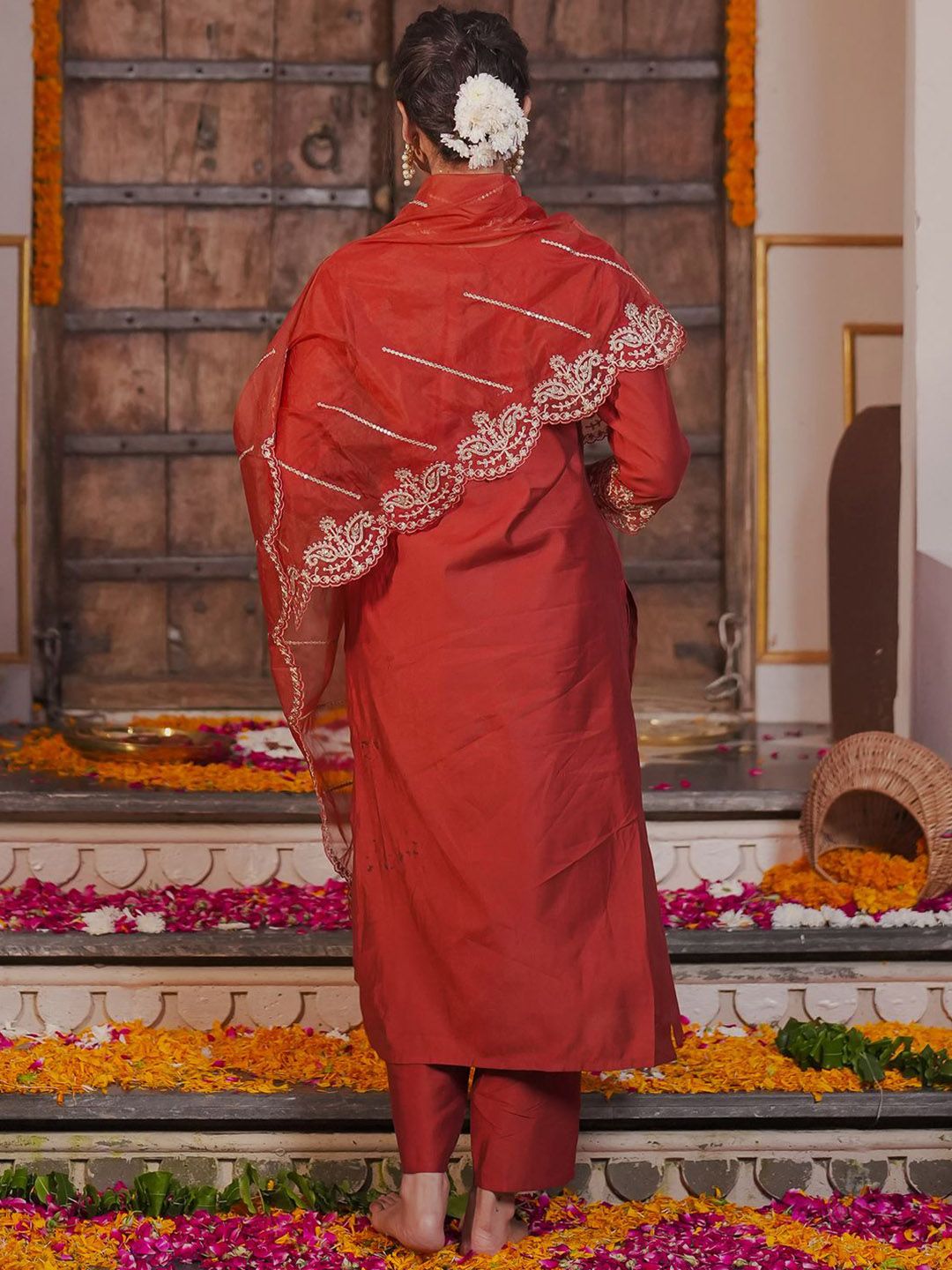 Dhiyona IE Ethnic Motifs Embroidered Liva Straight Kurta With Trousers & Dupatta