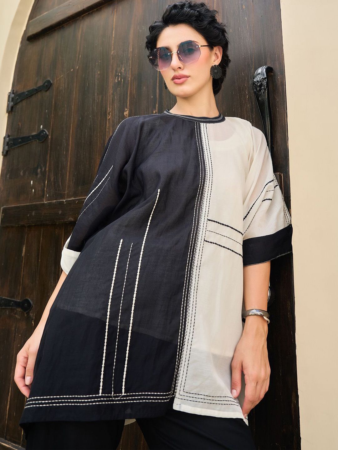 Dhiyona IE Embroidered Kaftan Top With Trousers
